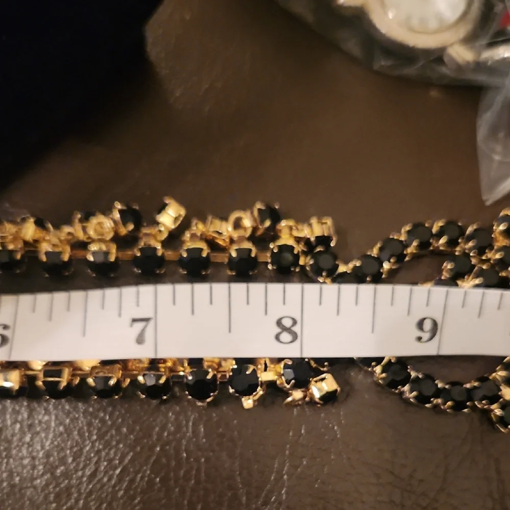 Elegant Black and Gold Necklace With Earrings‎